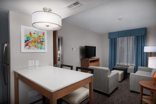 Imagen de la habitación del Hotel Homewood Suites By Hilton Cincinnati-midtown, Oh. Foto 9
