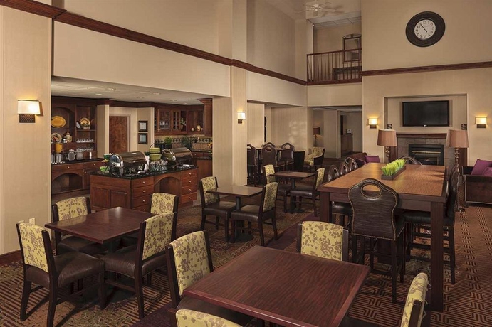 Imagen del bar/restaurante del Hotel Homewood Suites By Hilton Dallas-market Center. Foto 2