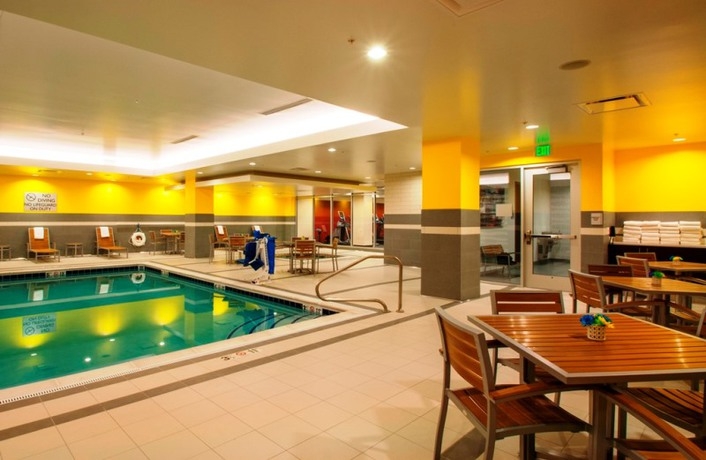 Imagen de la piscina del Hotel Homewood Suites By Hilton Denver Downtown-convention Center. Foto 5