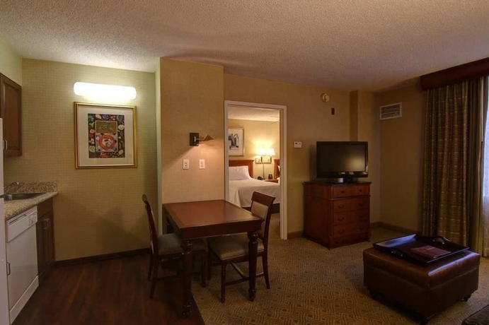 Imagen de los interiores del Hotel Homewood Suites By Hilton Dulles Int'l Airport. Foto 11