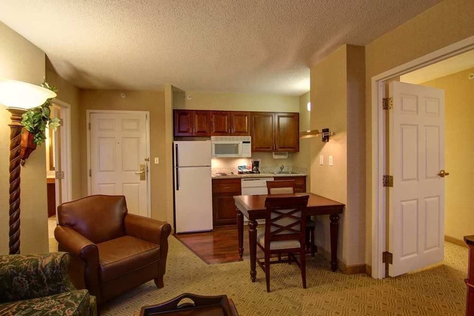 Imagen de los interiores del Hotel Homewood Suites By Hilton Dulles Int'l Airport. Foto 12