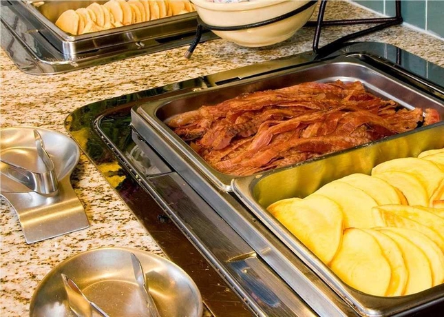 Imagen del bar/restaurante del Hotel Homewood Suites By Hilton Dulles Int'l Airport. Foto 4