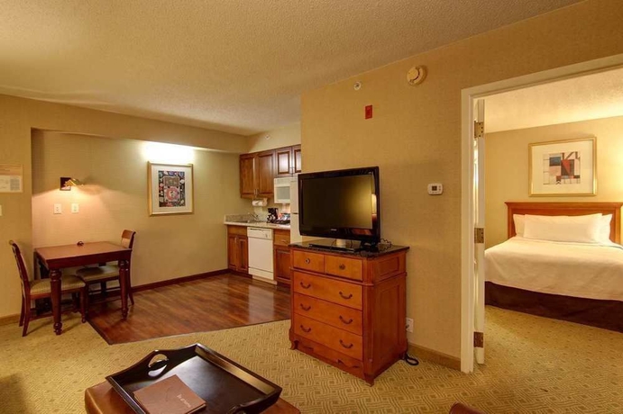 Imagen de los interiores del Hotel Homewood Suites By Hilton Dulles Int'l Airport. Foto 16