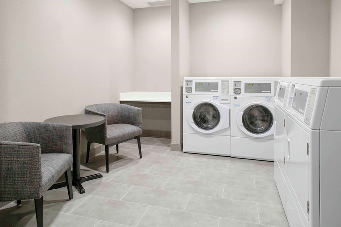 Imagen de los interiores del Hotel Homewood Suites By Hilton East Lansing, Mi. Foto 18