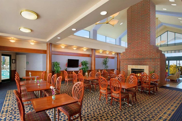 Imagen del bar/restaurante del Hotel Homewood Suites By Hilton Falls Church - I-495 At Rt. 50. Foto 2