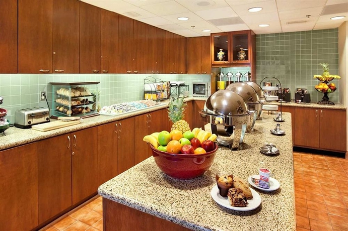 Imagen del bar/restaurante del Hotel Homewood Suites By Hilton Falls Church - I-495 At Rt. 50. Foto 4
