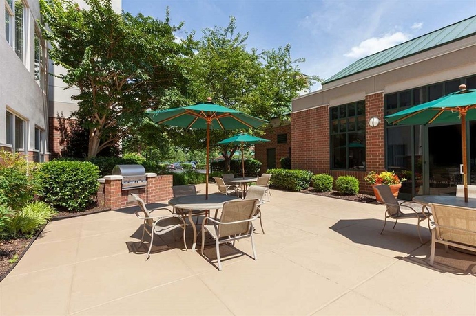 Imagen de los exteriores del Hotel Homewood Suites By Hilton Falls Church - I-495 At Rt. 50. Foto 12