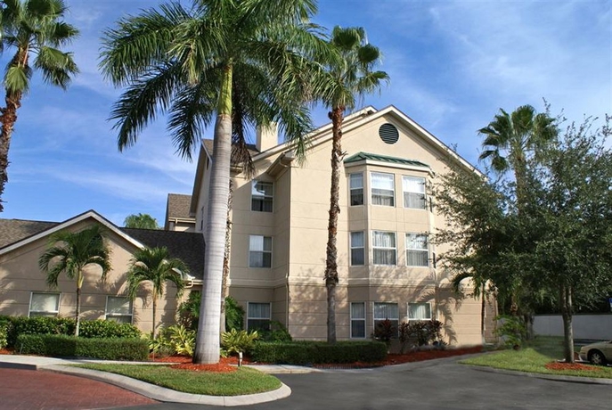 Imagen de los exteriores del Hotel Homewood Suites By Hilton Fort Myers. Foto 8