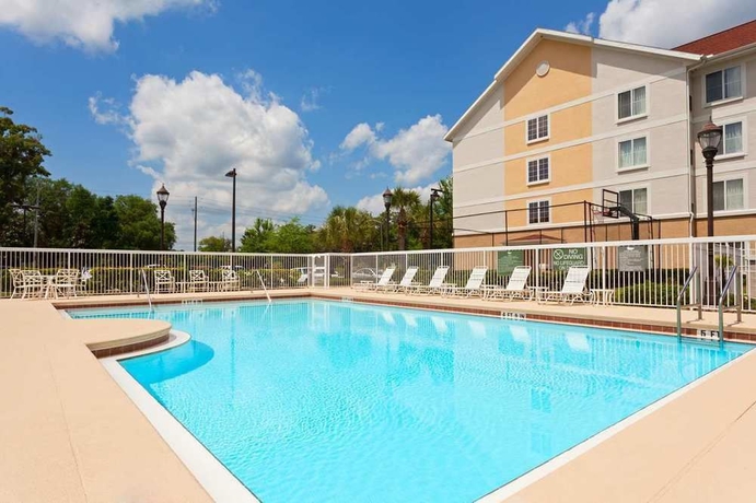 Imagen de la piscina del Hotel Homewood Suites By Hilton Gainesville. Foto 13