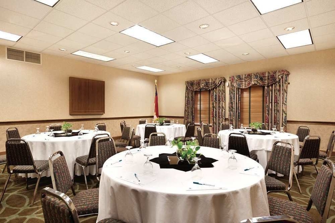 Imagen de los interiores del Hotel Homewood Suites By Hilton Greensboro. Foto 15