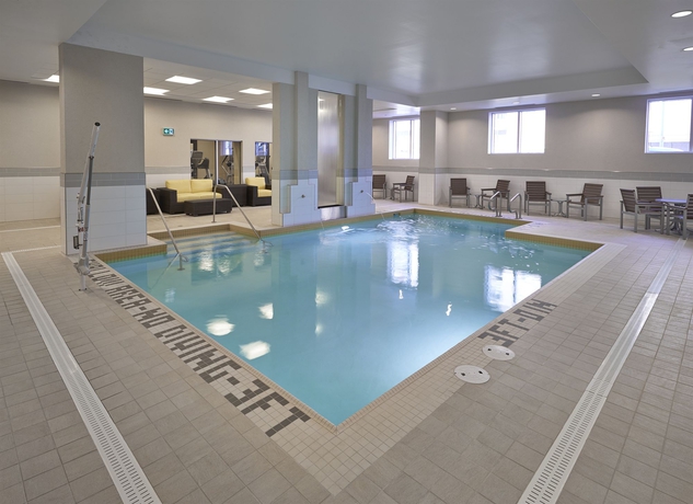 Imagen de la piscina del Hotel Homewood Suites By Hilton Halifax-downtown. Foto 13