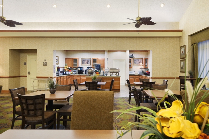 Imagen del bar/restaurante del Hotel Homewood Suites By Hilton Houston Iah Airport Beltway 8. Foto 1