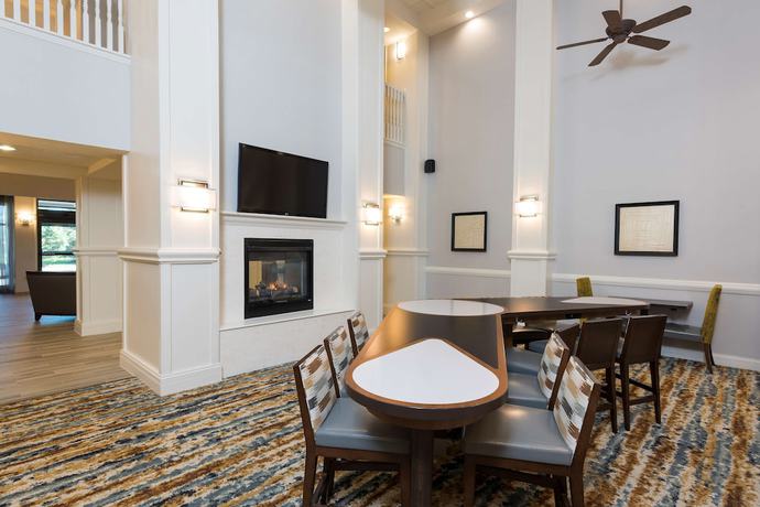 Imagen del bar/restaurante del Hotel Homewood Suites By Hilton Indianapolis Northwest. Foto 2