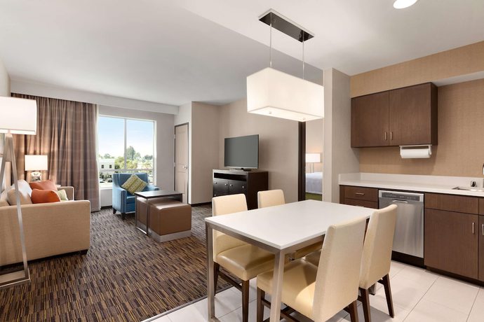 Imagen de la habitación del Hotel Homewood Suites By Hilton Irvine John Wayne Airport. Foto 11