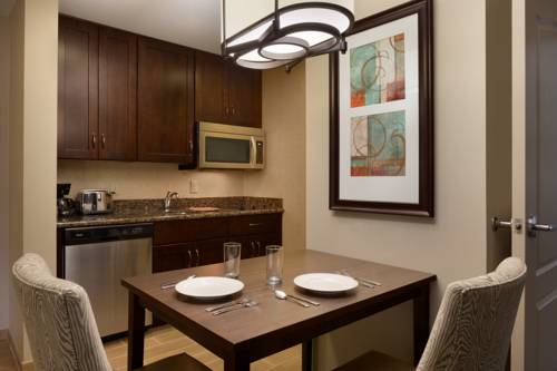 Imagen de la habitación del Hotel Homewood Suites By Hilton Kalamazoo-portage. Foto 1