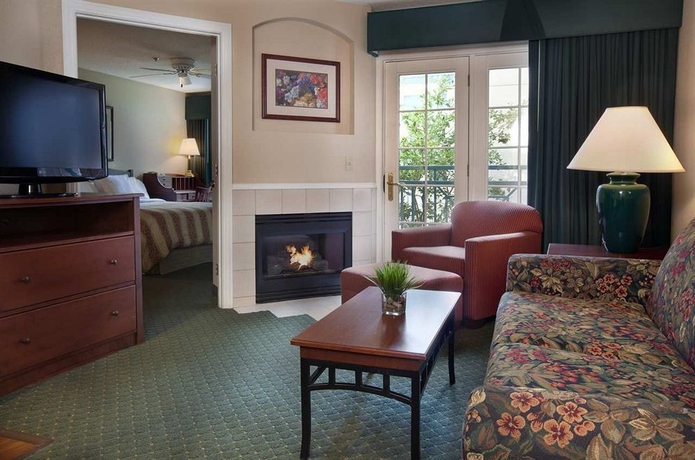 Imagen de los interiores del Hotel Homewood Suites By Hilton Kansas City-airport. Foto 12