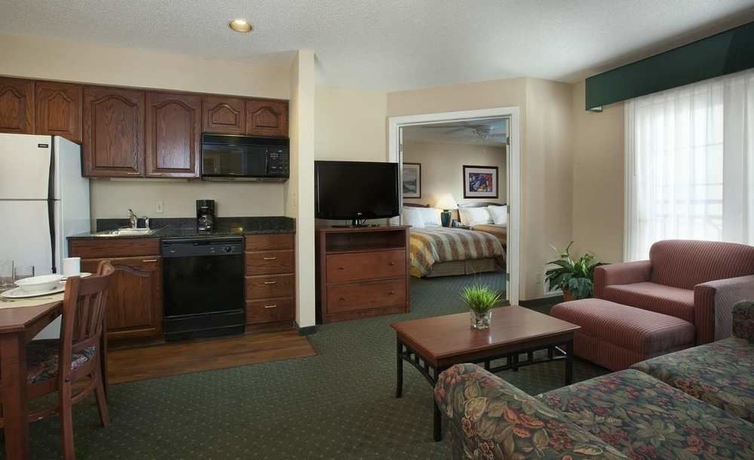 Imagen de los interiores del Hotel Homewood Suites By Hilton Kansas City-airport. Foto 13
