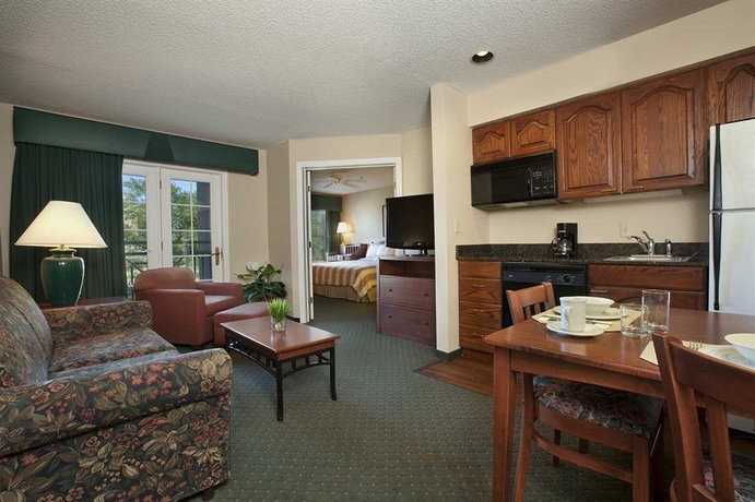 Imagen de los interiores del Hotel Homewood Suites By Hilton Kansas City-airport. Foto 14