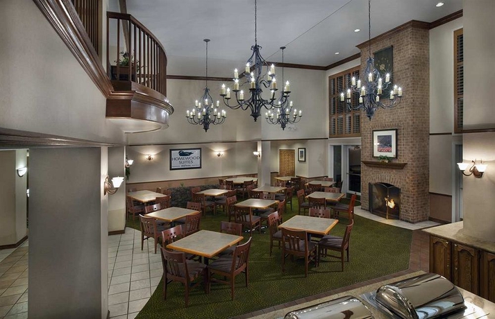 Imagen del bar/restaurante del Hotel Homewood Suites By Hilton Kansas City-airport. Foto 5