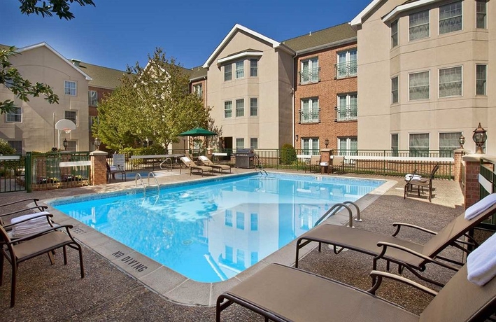 Imagen de la piscina del Hotel Homewood Suites By Hilton Kansas City-airport. Foto 16