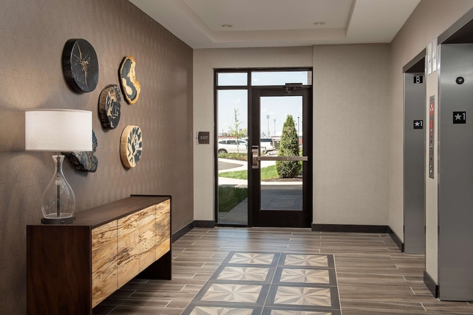 Imagen de los interiores del Hotel Homewood Suites By Hilton Louisville Airport. Foto 16