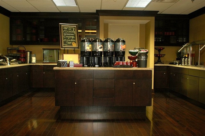 Imagen del bar/restaurante del Hotel Homewood Suites By Hilton Louisville-east. Foto 2