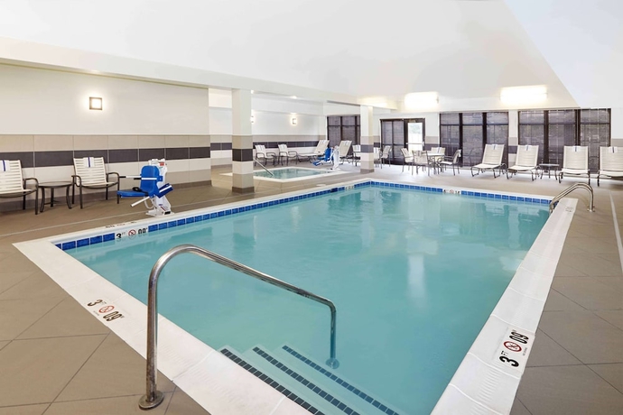Imagen de la piscina del Hotel Homewood Suites By Hilton Munster. Foto 19