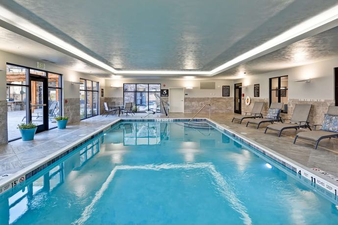 Imagen de la piscina del Hotel Homewood Suites By Hilton New Hartford Utica. Foto 20