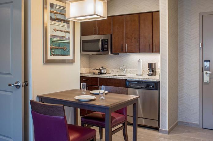 Imagen de la habitación del Hotel Homewood Suites By Hilton New Orleans French Quarter. Foto 5