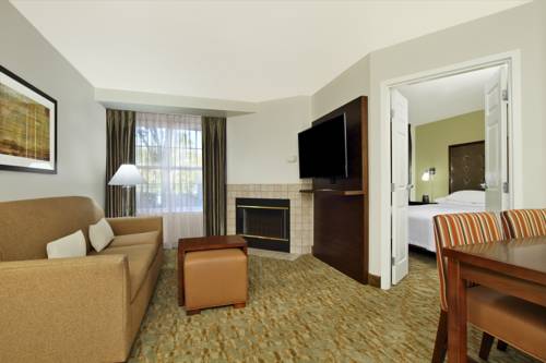 Imagen de la habitación del Hotel Homewood Suites By Hilton Newark Fremont. Foto 1