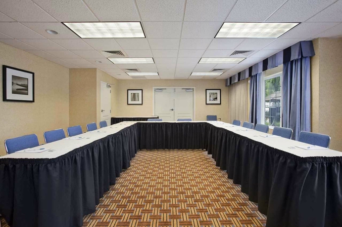 Imagen de los interiores del Hotel Homewood Suites By Hilton Oakland-waterfront. Foto 12