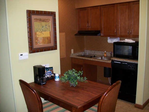 Imagen del bar/restaurante del Hotel Homewood Suites By Hilton Ocala At Heath Brook. Foto 2