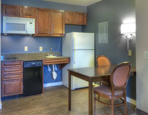Imagen de la habitación del Hotel Homewood Suites By Hilton Olmsted Village. Foto 6