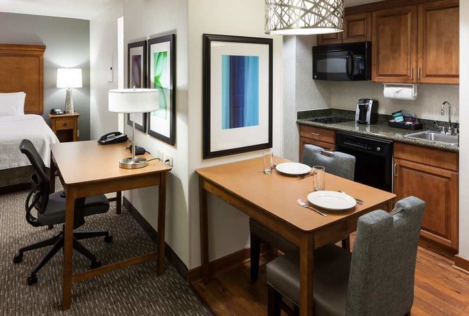 Imagen del bar/restaurante del Hotel Homewood Suites By Hilton Omaha Downtown. Foto 3