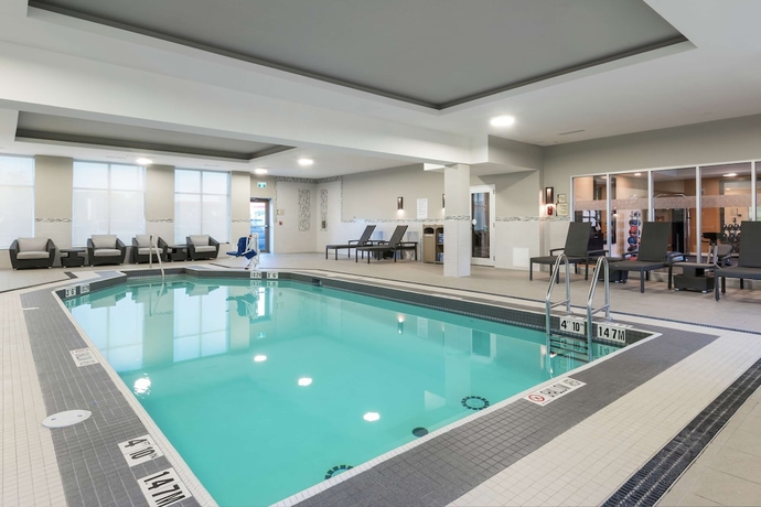 Imagen de la piscina del Hotel Homewood Suites By Hilton Ottawa Airport. Foto 19