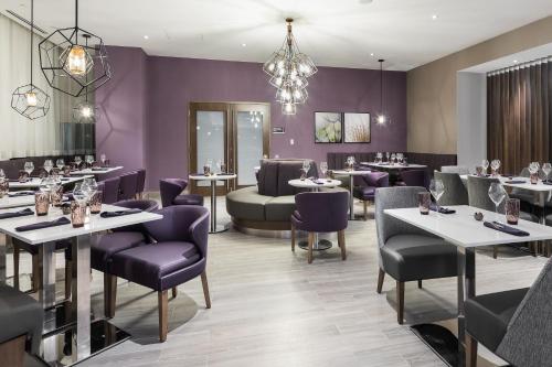 Imagen del bar/restaurante del Hotel Homewood Suites By Hilton Ottawa Downtown. Foto 2