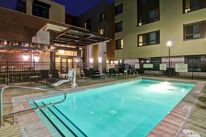 Imagen de la piscina del Hotel Homewood Suites By Hilton Palo Alto. Foto 20
