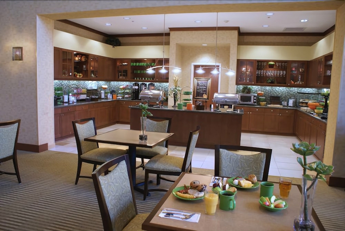 Imagen del bar/restaurante del Hotel Homewood Suites By Hilton Phoenix Airport South. Foto 2