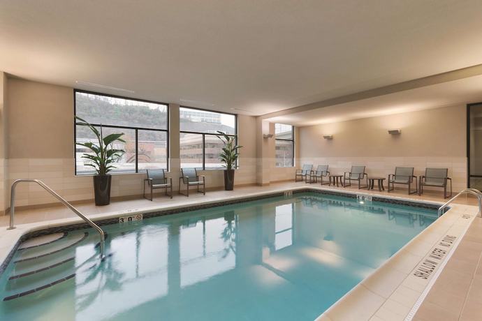Imagen de la piscina del Hotel Homewood Suites By Hilton Pittsburgh Downtown. Foto 20