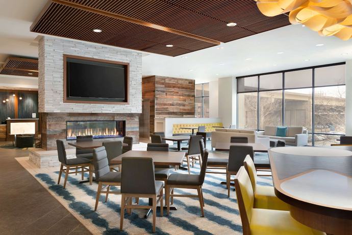 Imagen de los interiores del Hotel Homewood Suites By Hilton Pittsburgh Downtown. Foto 19