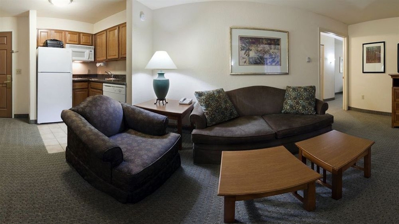 Imagen de los interiores del Hotel Homewood Suites By Hilton Portland Airport. Foto 6