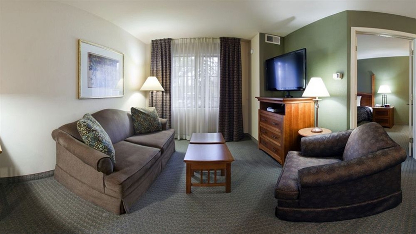 Imagen de los interiores del Hotel Homewood Suites By Hilton Portland Airport. Foto 8