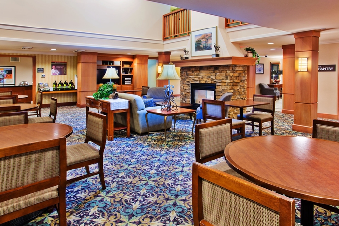Imagen de los interiores del Hotel Homewood Suites By Hilton Portland Airport. Foto 12