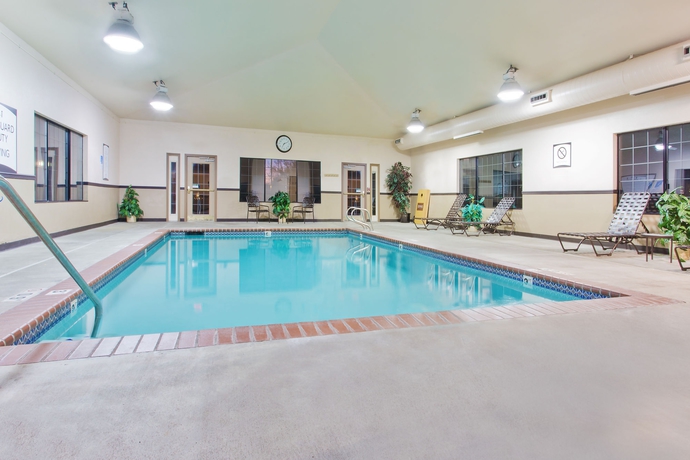 Imagen de la piscina del Hotel Homewood Suites By Hilton Portland Airport. Foto 16