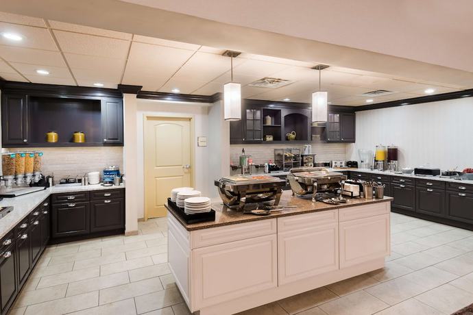 Imagen del bar/restaurante del Hotel Homewood Suites By Hilton Princeton. Foto 2