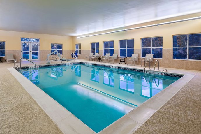 Imagen de la piscina del Hotel Homewood Suites By Hilton Princeton. Foto 20