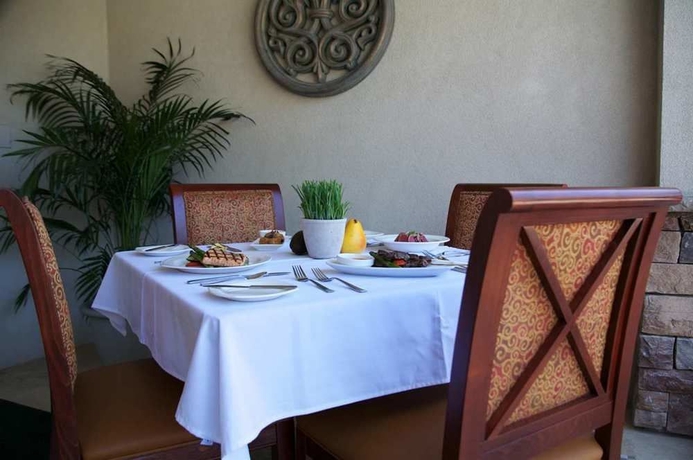 Imagen del bar/restaurante del Hotel Homewood Suites By Hilton San Diego-del Mar. Foto 5
