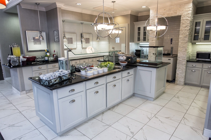 Imagen del bar/restaurante del Hotel Homewood Suites By Hilton Savannah. Foto 2