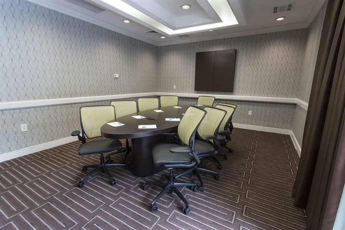 Imagen de los interiores del Hotel Homewood Suites By Hilton Savannah. Foto 10