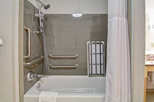 Imagen de la habitación del Hotel Homewood Suites By Hilton Stratford. Foto 5